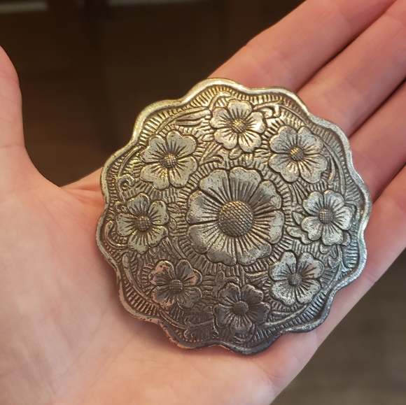 Western chic metal belt buckle statement piece - Picture 4 of 5